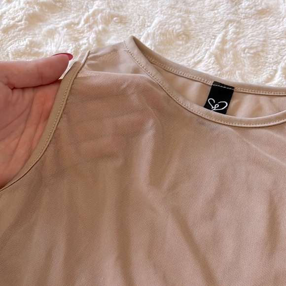 Windsor Crop Top - Picture 2 of 2